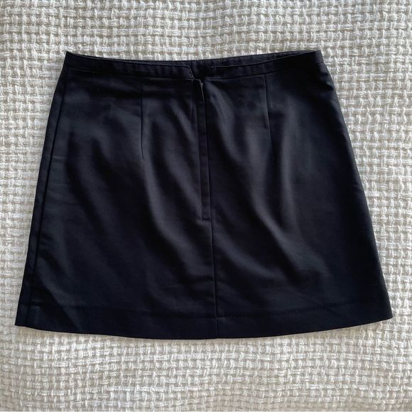 Notsold Black H&M mini skirt with front pockets - Picture 5 of 7
